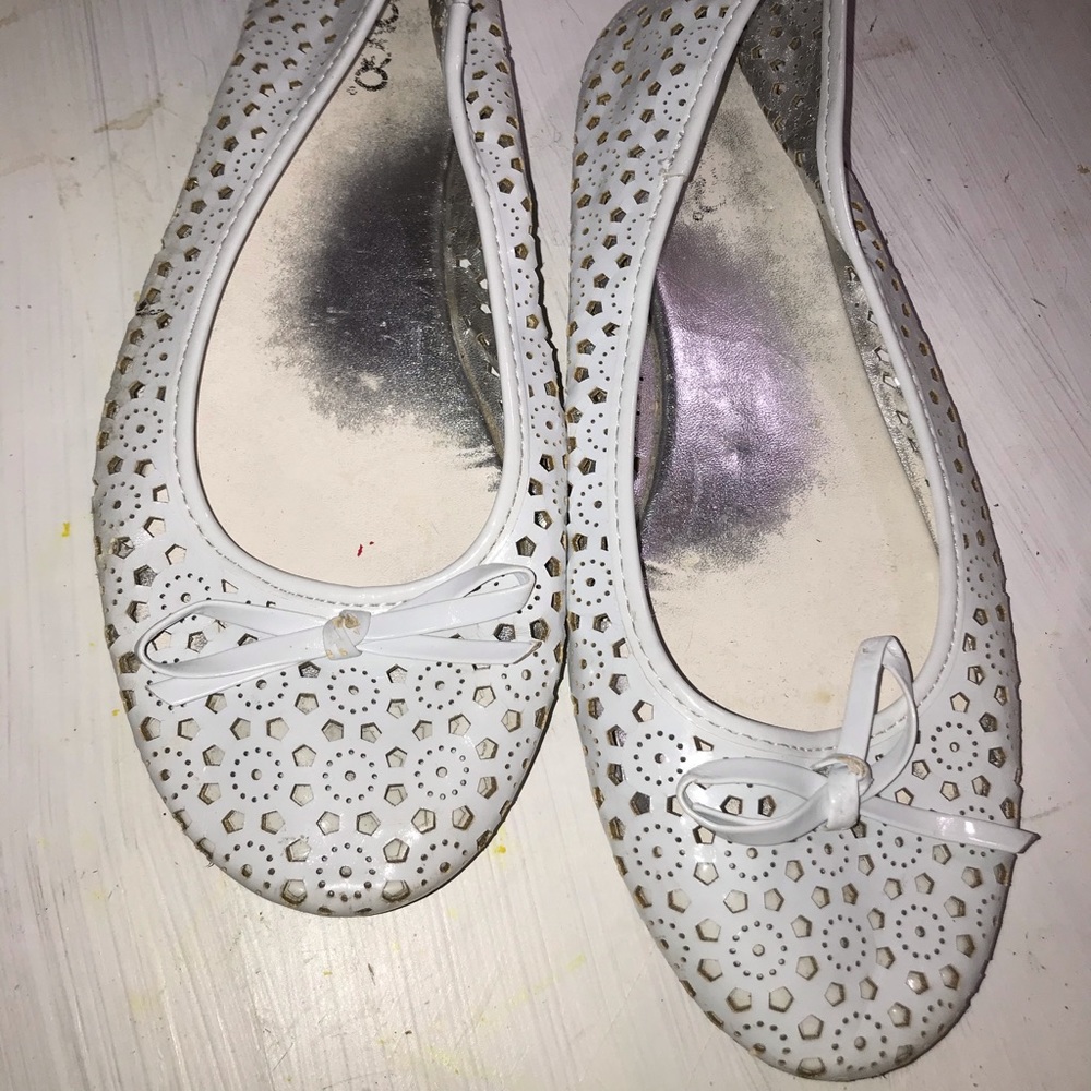 BONGO White slip ons flats summer shoes sz 8.5
